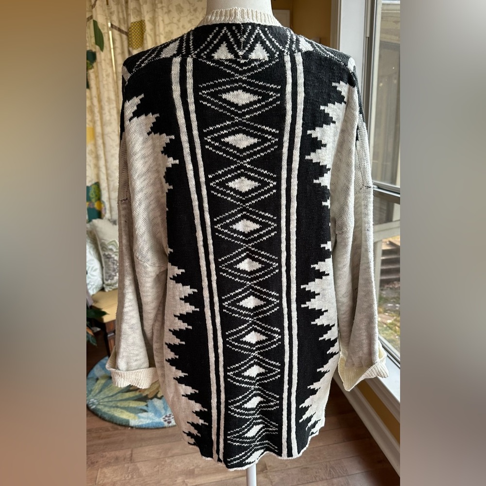 Black And White Patterned Jacket - image 2